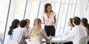 O que a sua empresa pode fazer para facilitar o acesso de mulheres a posições de liderança