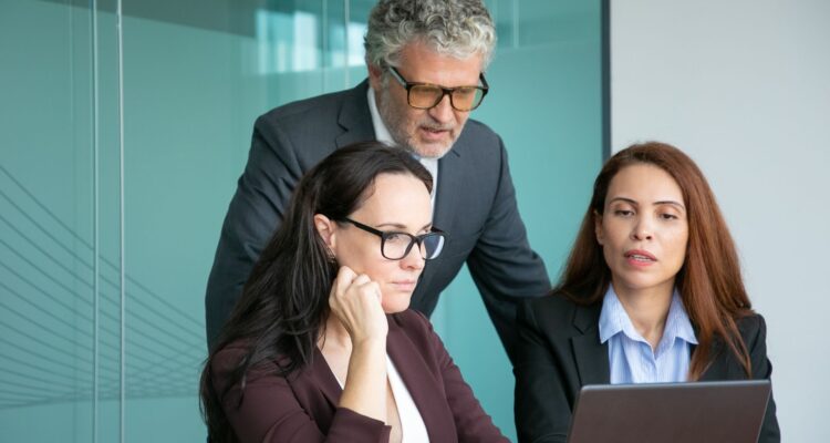 Como escolher o melhor curso de liderança para sua equipe ou sua carreira